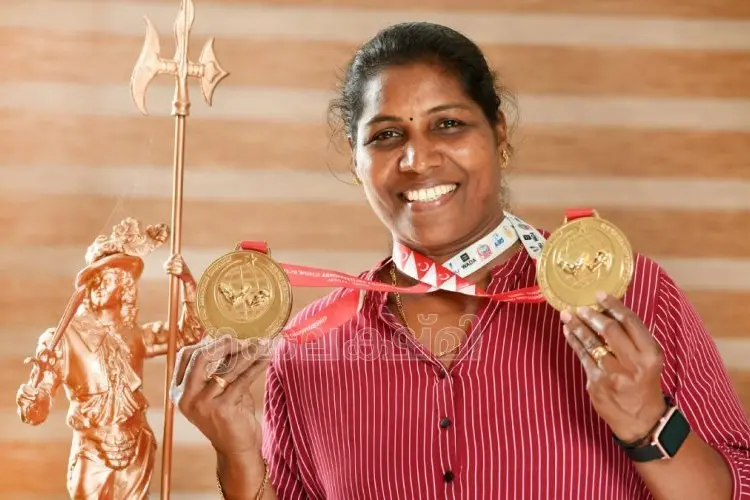 ഇഷ്ടഭക്ഷണങ്ങള്‍ ഉപേക്ഷിച്ചു, മൂന്നു മണിക്കൂര്‍ വ്യായാമം; പഞ്ചഗുസ്തി ചാമ്പ്യനായ പോലീസുകാരി...