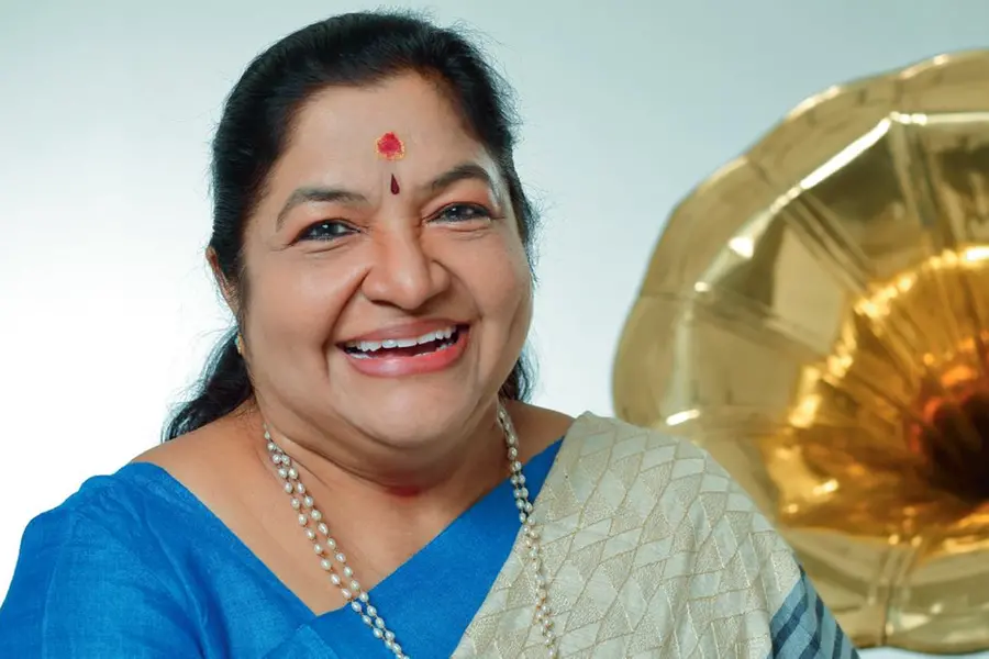 \"ഒരു മീറ്ററിലും പതറിപ്പോകാത്ത ശബ്ദം, നമ്മുടെ സന്തോഷത്തിനായി ചിത്ര പാടിക്കൊണ്ടിരിക്കട്ടെ\"