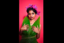 കുളവാഴപ്പൂവും പായലും തെങ്ങോലയും, പ്രകൃതിയെ ഉടലിലണിഞ്ഞൊരു ഫാഷന്‍ ഷൂട്ട്