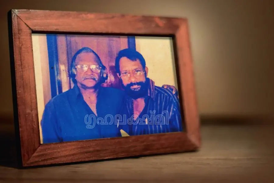 ഗിരീഷിനെ കിടത്തിയതിനുമുന്നില് ആ ഫോട്ടോ കണ്ടു, അവന് നിര്ബന്ധിച്ച് എടുപ്പിച്ച ചിത്രം