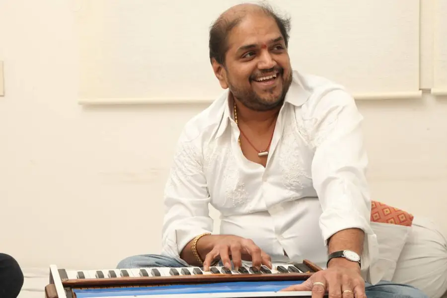 പല്ലവി മൂളിക്കഴിഞ്ഞതും പുത്തഞ്ചേരി കെട്ടിപ്പിടിച്ചു കരഞ്ഞു