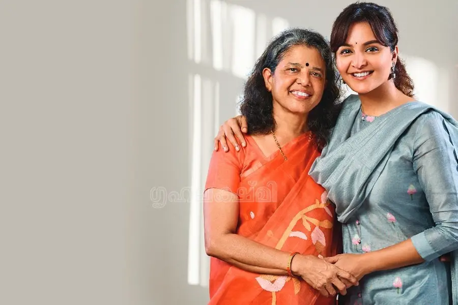 അമ്മയുടെ ഭാഷയ്ക്ക് ഗൃഹാതുരത്വത്തിന്റെ ഒരു പ്രത്യേക കുളിരുണ്ടെന്ന് എനിക്ക് തോന്നി-മഞ്ജു വാര്യര്‍