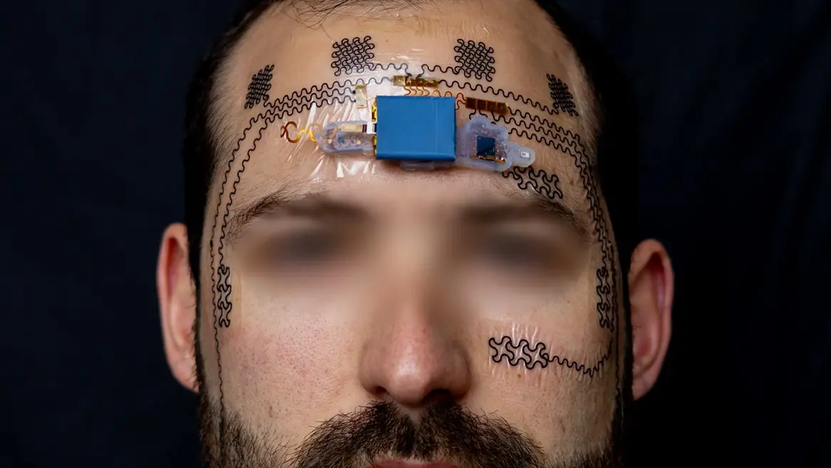 Wireless forehead e-tattoo | Photo: Device