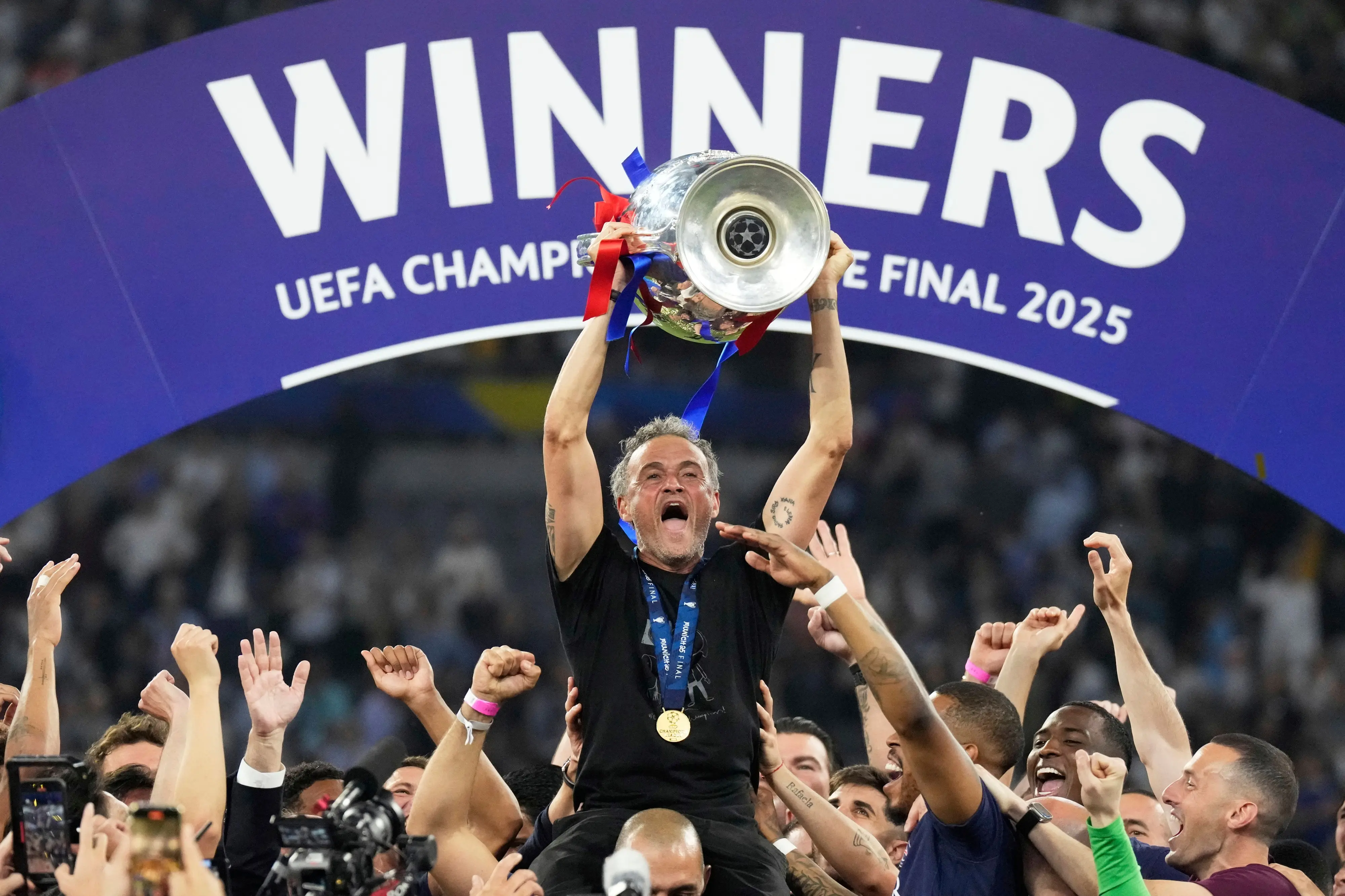 PSG's head coach Luis Enrique celebrates with the trophy after the Champions League final | AP