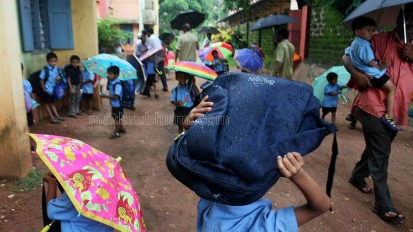 Birth certificate not enough, Aadhaar is a must; Allegations of denial of children's Right to Education