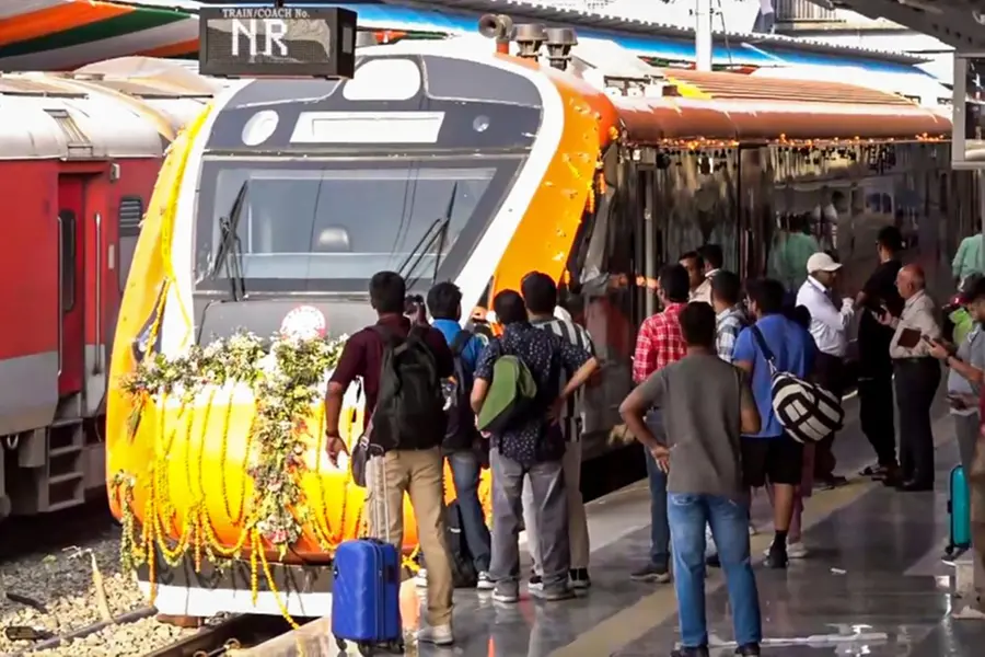 Srinagar-Katra Vande Bharat begins, reduces travel time to 3 hours | VIDEO