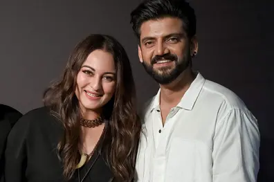 Fans go gaga as Zaheer Iqbal sings ‘Ghoongte main chanda hai’ to cheer ailing Sonakshi Sinha