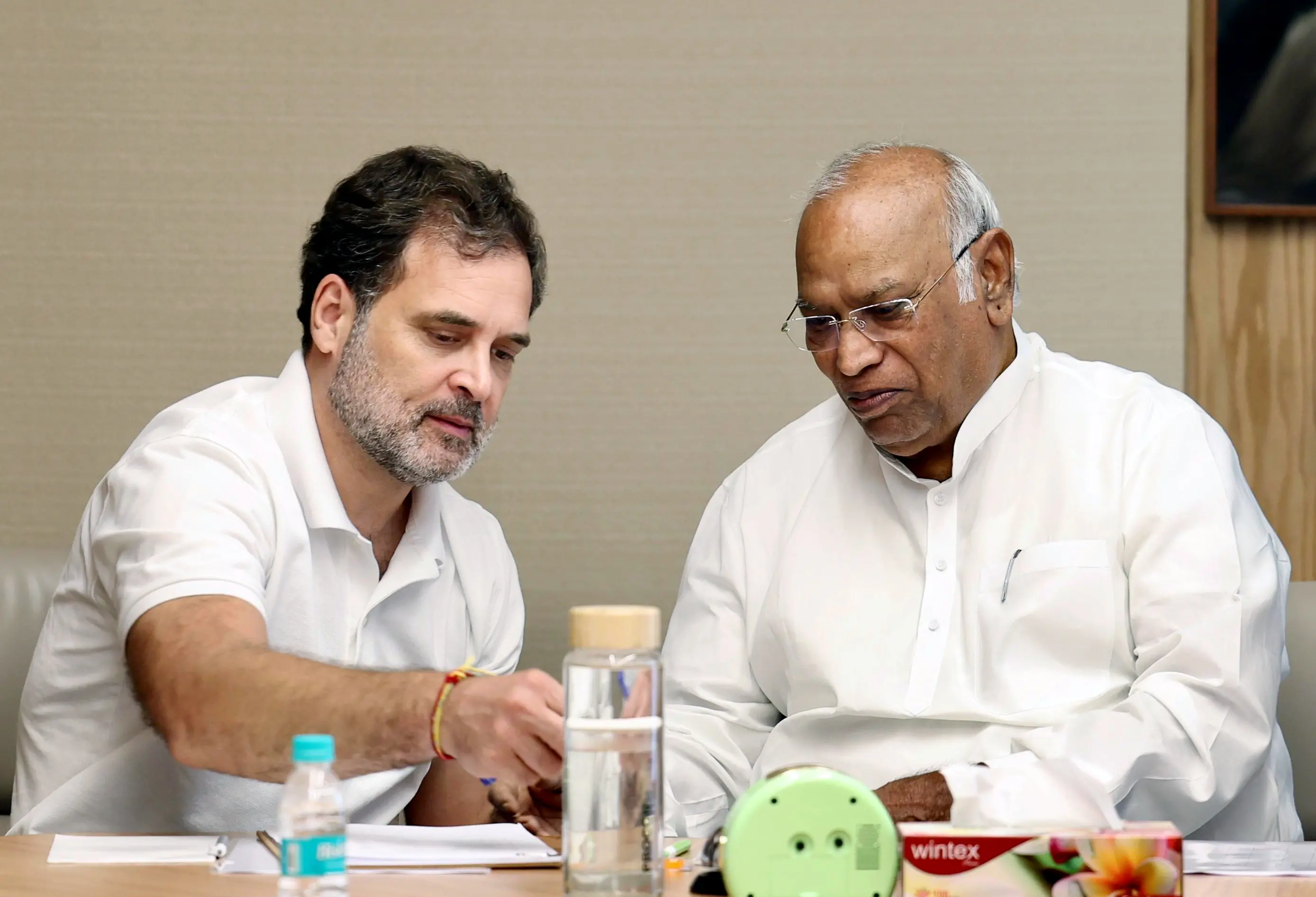 Congress president Mallikarjun Kharge and Lok Sabha LoP Rahul Gandhi. | Photo: ANI