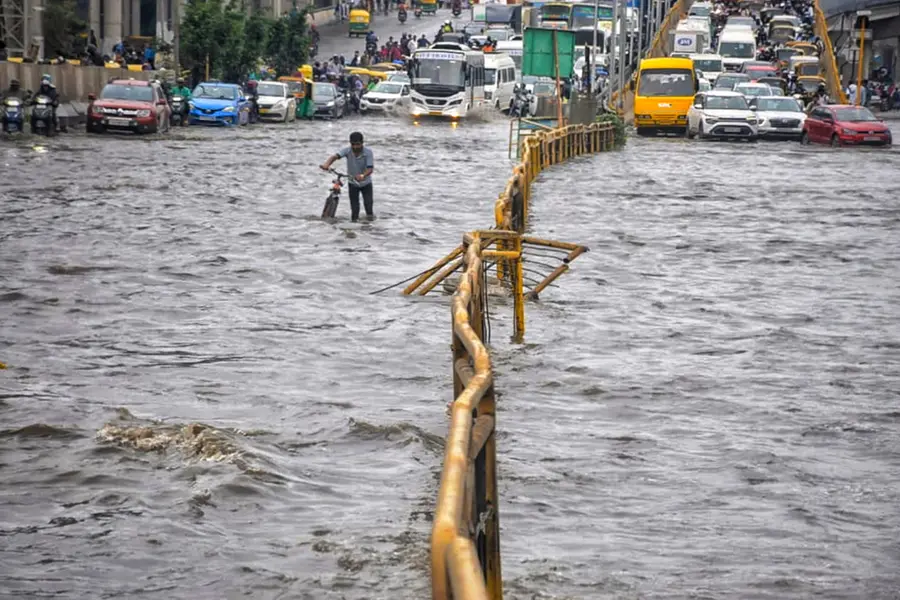 Heavy rains flood parts of Bengaluru; traffic hit on Hosur and Electronic City