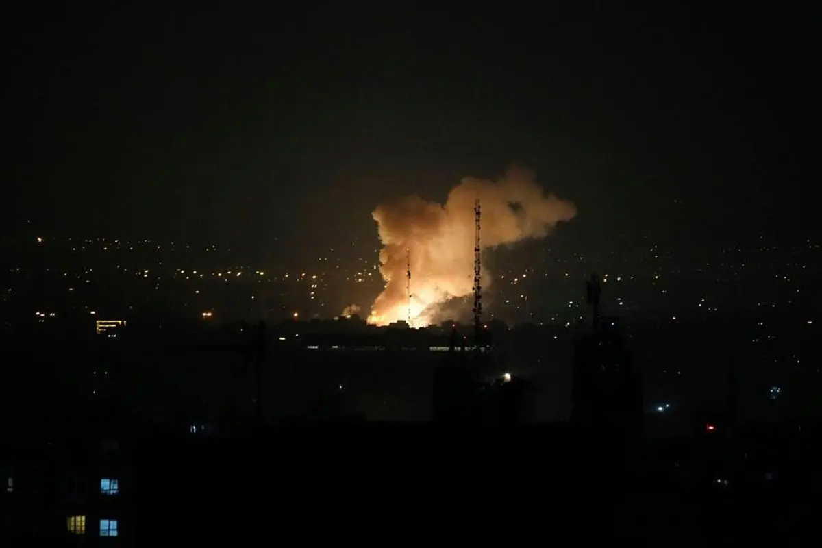 Smoke rises after an explosion in Tehran, Iran, Friday, June 13, 2025 (Photo: AP)