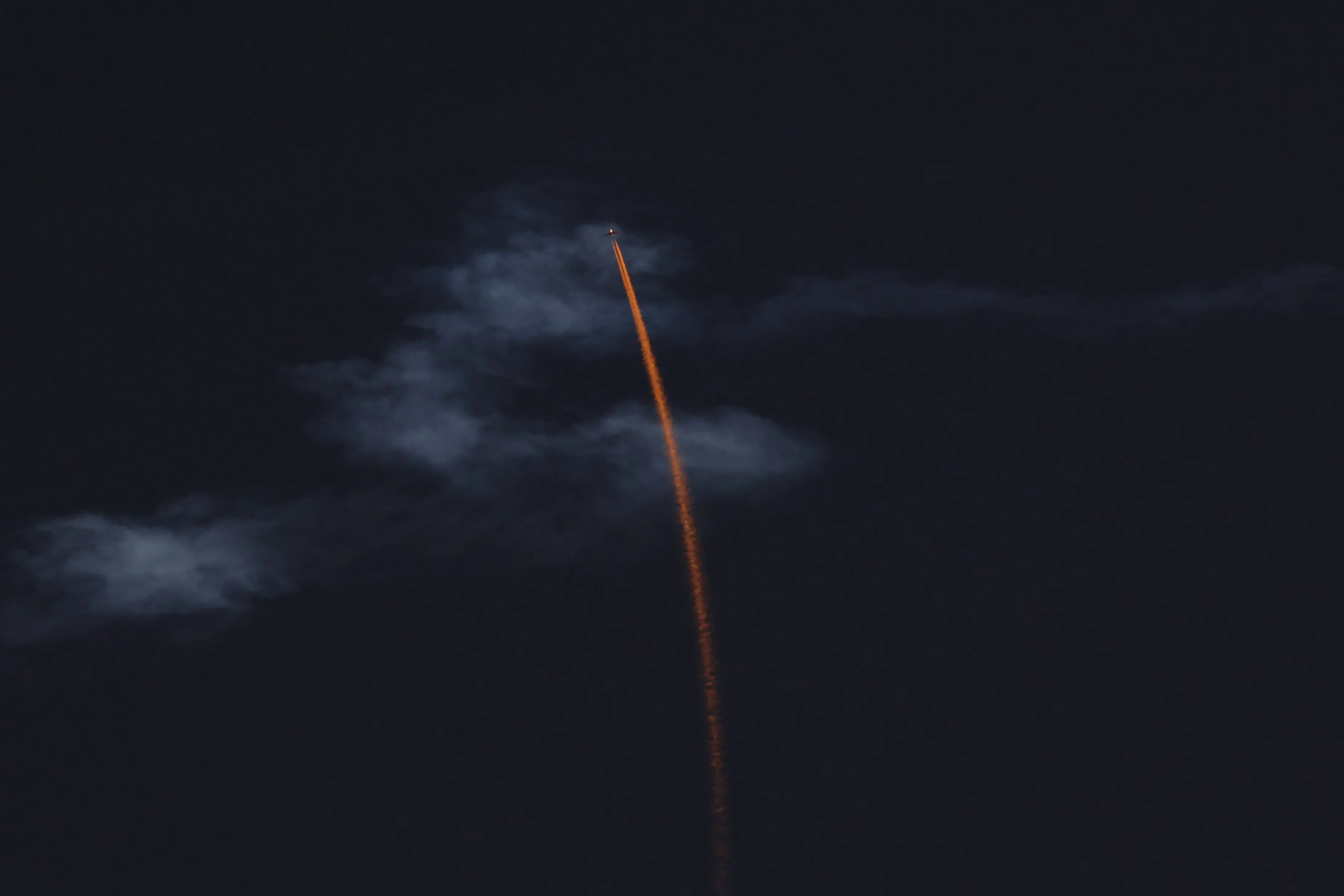 An airplane changes it's flight route above the Israeli settlement of Elon Moreh east of Nablus in the occupied West Bank on, after Iran struck Israel with barrages of missiles after a massive onslaught targeted the Islamic republic's nuclear and military facilities. | Photo: AFP