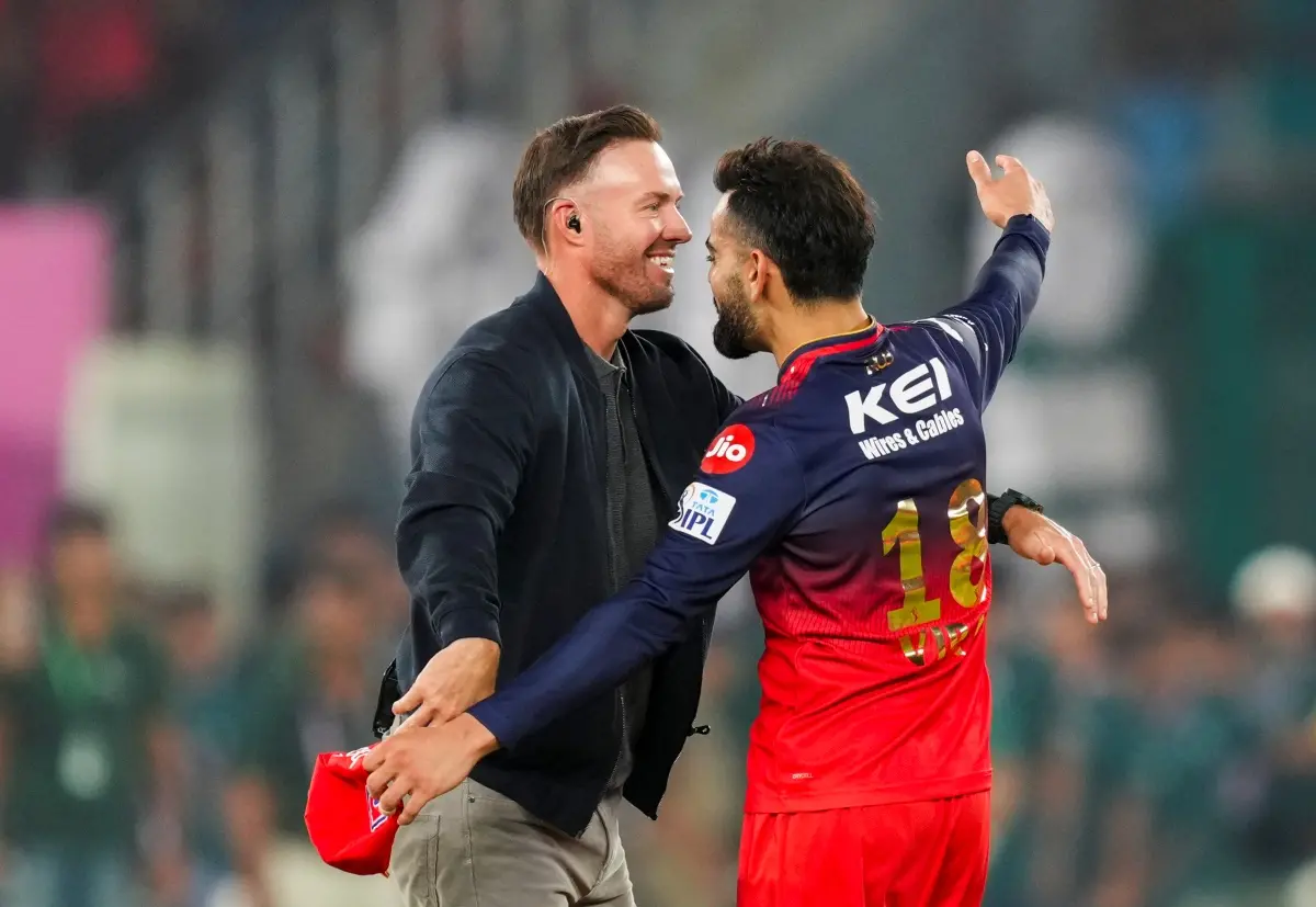 Royal Challengers Bengaluru's Virat Kohli celebrates with former cricketer AB de Villiers after winning the Indian Premier League (IPL) 2025 T20 final cricket match against Punjab Kings, at the Narendra Modi Stadium in Ahmedabad. | Photo: PTI
