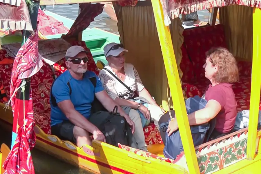 Foreign tourists return to J&K
