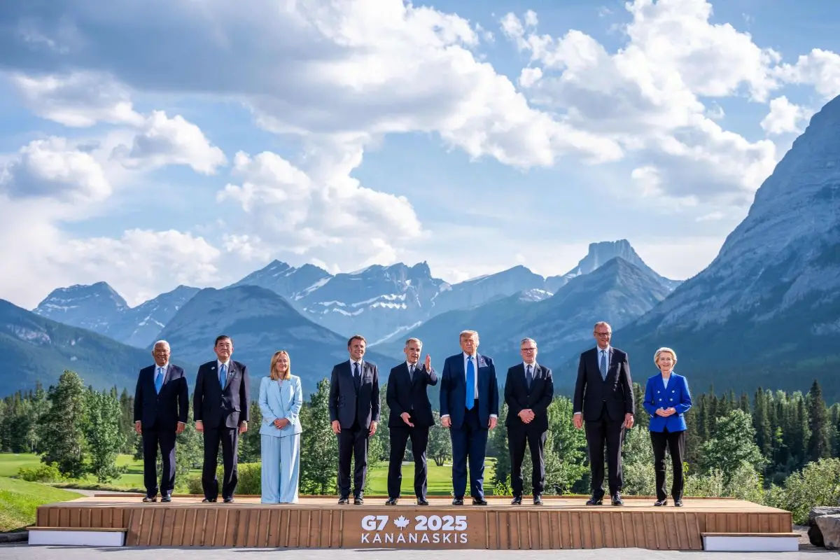World leaders pose for a family photo during the Group of Seven (G7) Summit at Alberta, Canada (Photo: AFP)
