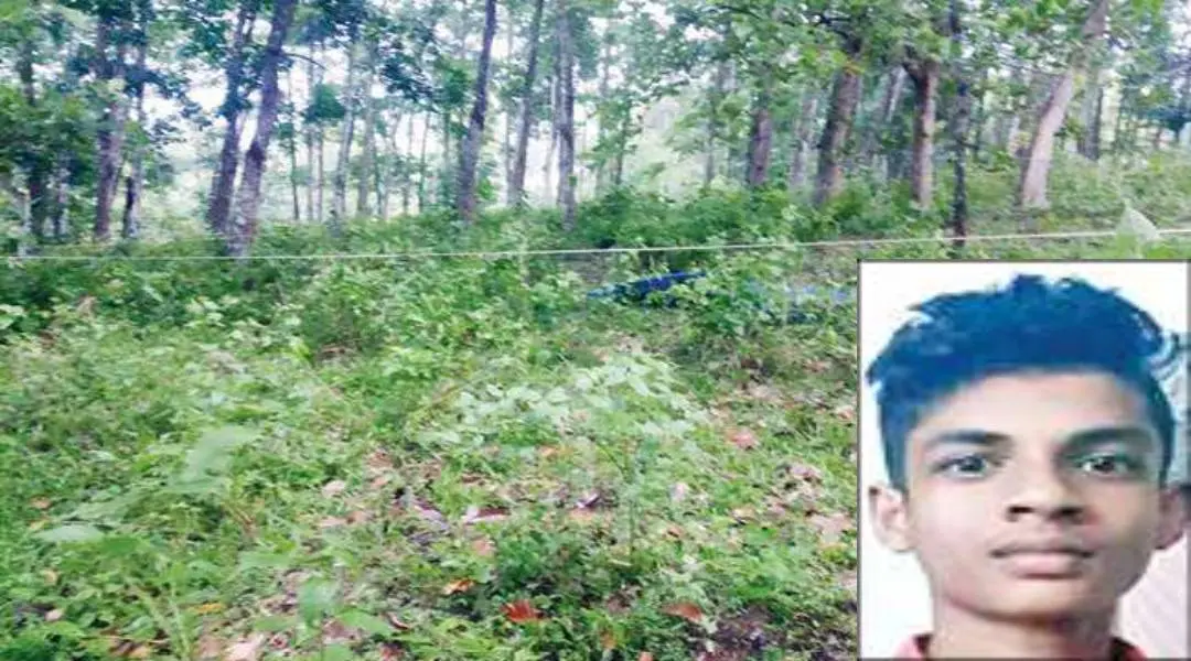 കൊലപാതകം നടന്ന സ്ഥലം. ഇന്സെറ്റില് കൊല്ലപ്പെട്ട അഖില്