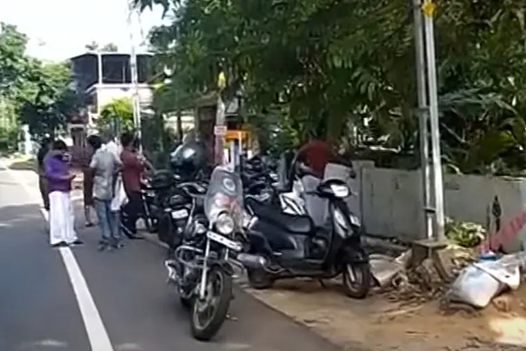 കുഴല്പ്പണ കേസിന്റെ പേരില് തര്ക്കം; തൃശ്ശൂരില് ബിജെപി പ്രവര്ത്തകര് ഏറ്റുമുട്ടി, ഒരാള്ക്ക് കുത്തേറ്റു