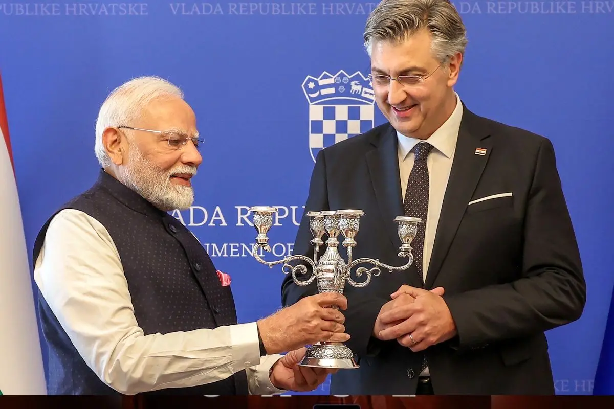 Prime Minister Narendra Modi exchanges gifts with Prime Minister of Croatia, Andrej Plenković. Photo: IANS