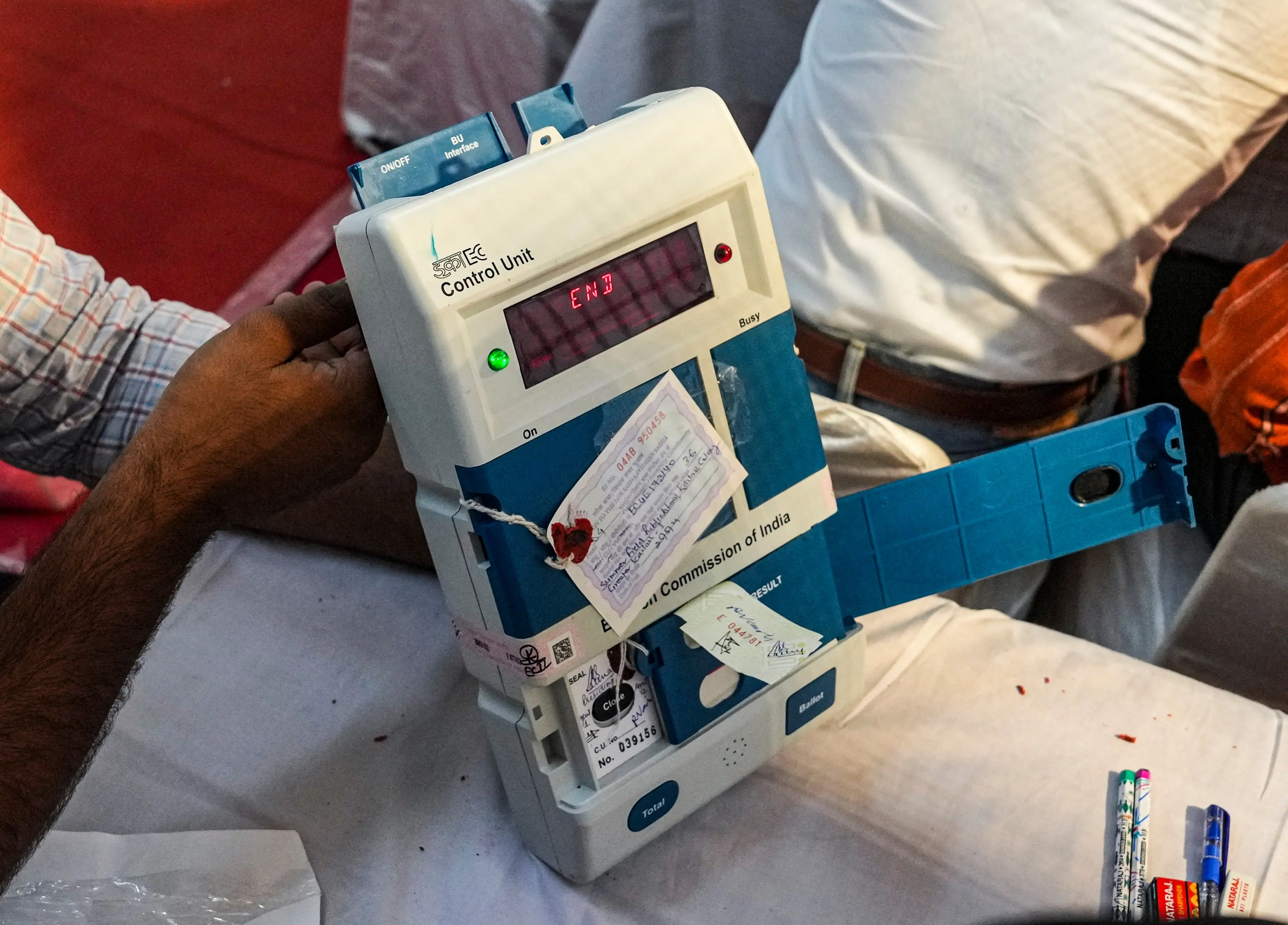 A polling official holds a VVPAT | PTI