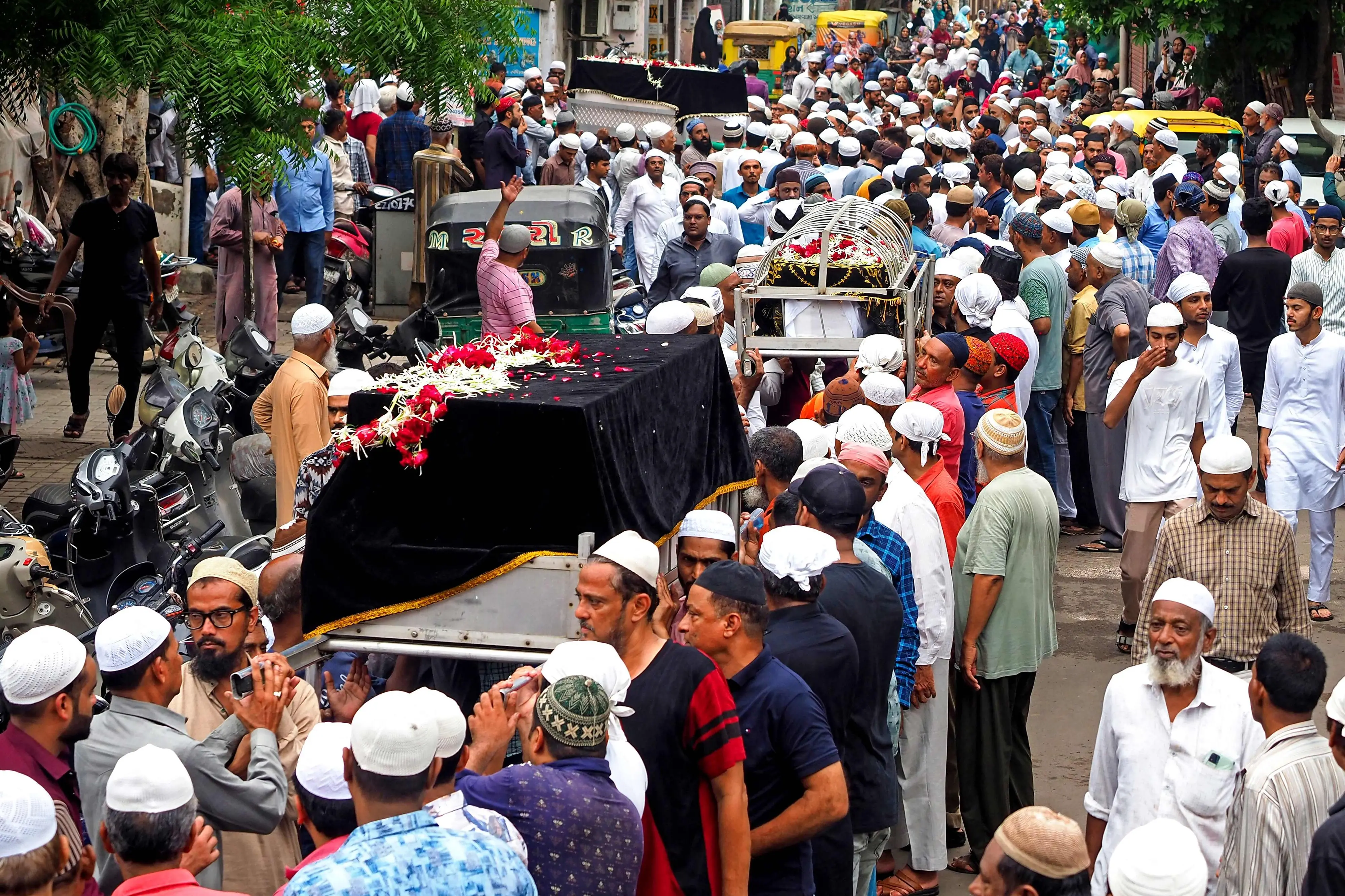 Mourners carry the coffins of victims who died in the Air India Flight 171 crash for funeral ceremony in Ahmedabad | Photo: Sam Panthaky/AFP