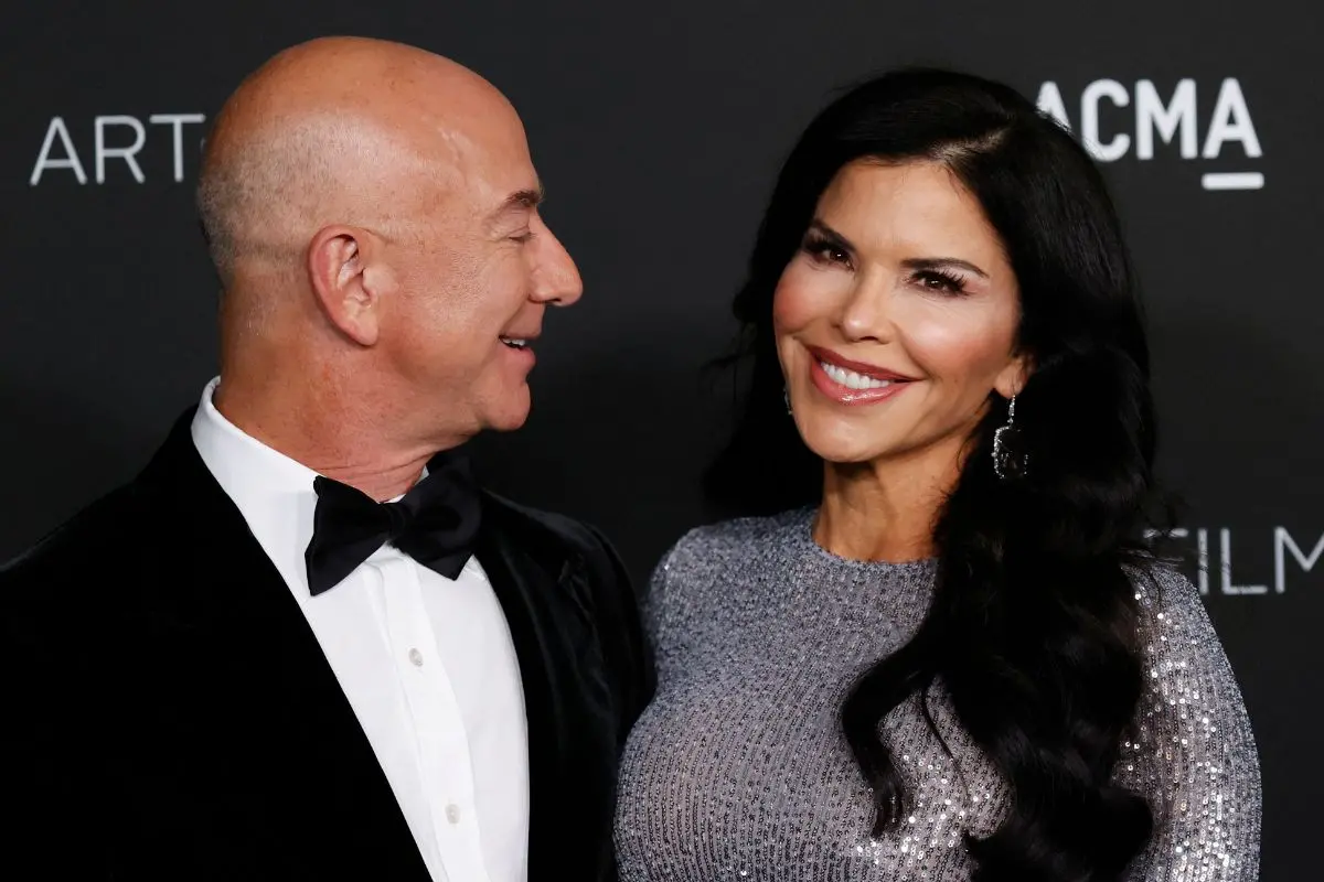 Jeff Bezos and Lauren Sanchez | Photo: AFP