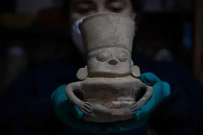 1,000-yr-old mummy excavated by Peruvian gas workers in Lima | WATCH