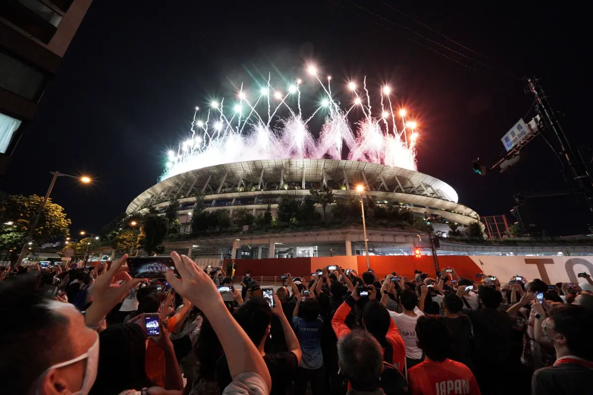 File Photo | Olympics closing ceremony crowds
