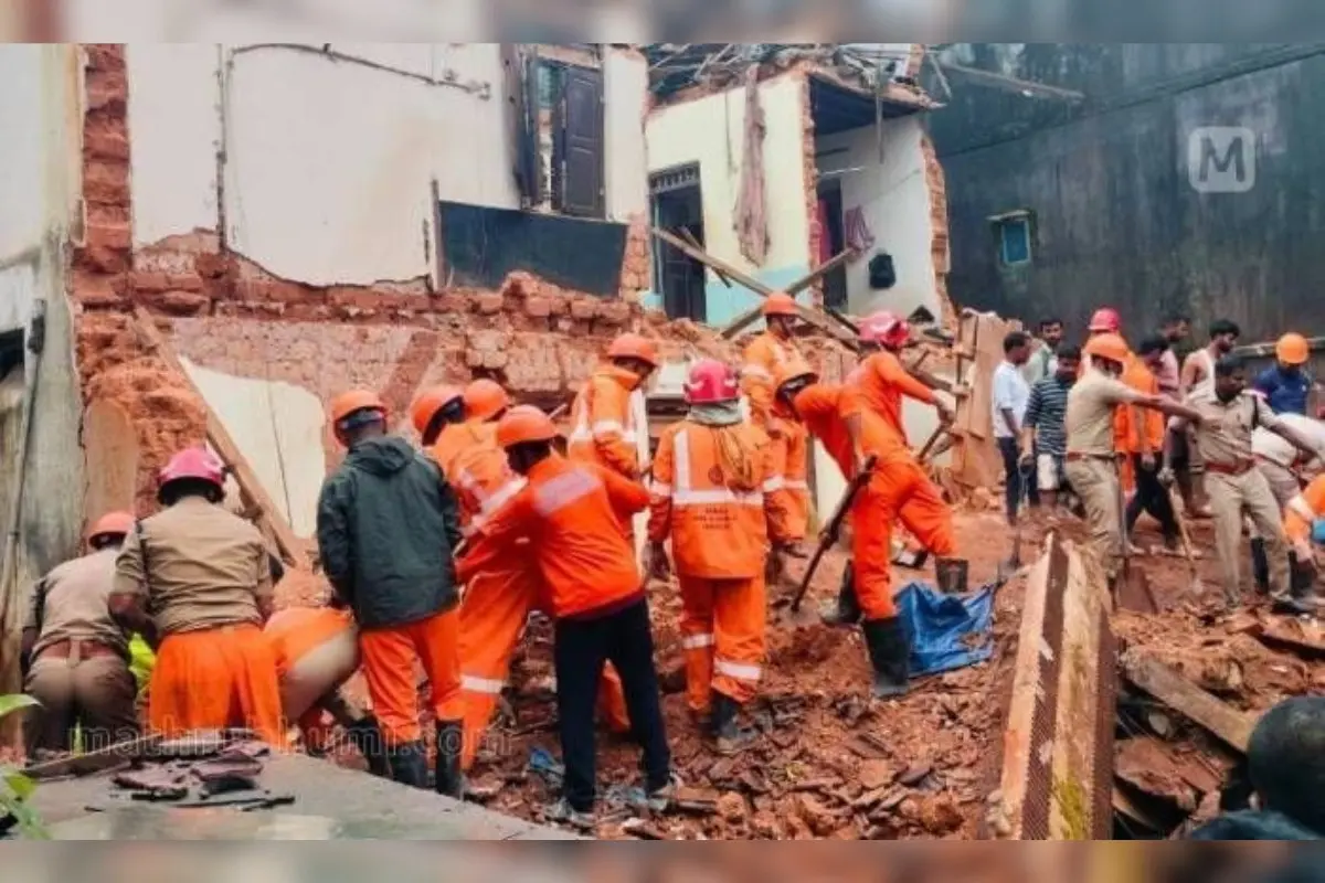 Rescue operations underway near collapsed building | Photo: Mathrubhumi