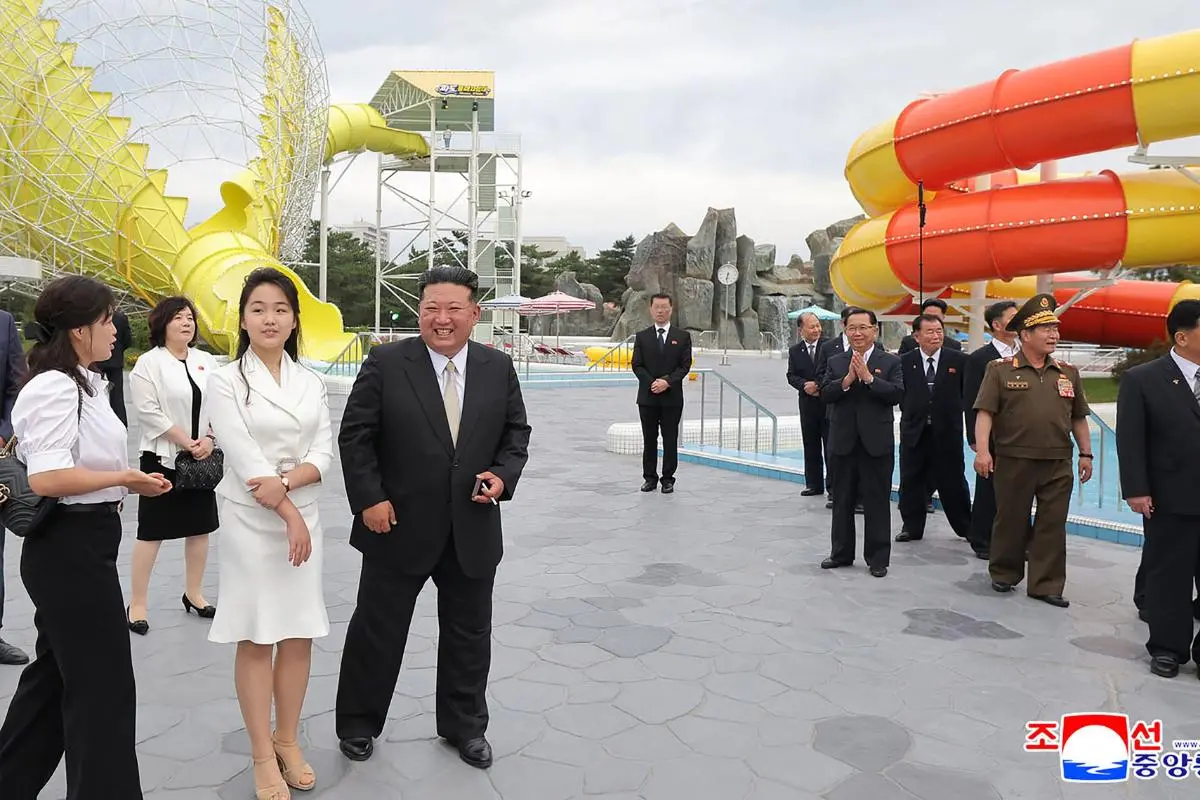 North Korean leader Kim Jong Un, his daughter Kim Ju Ae, and his wife Ri Sol Ju visiting the Wonsan Kalma coastal tourist area | Photo: KCNA/AFP