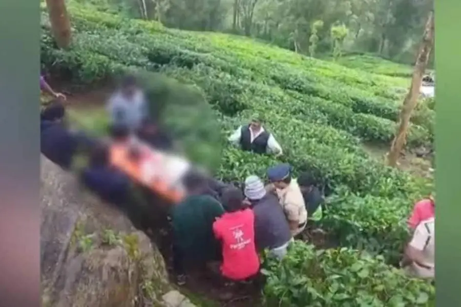 Prakash's body being brought to the top