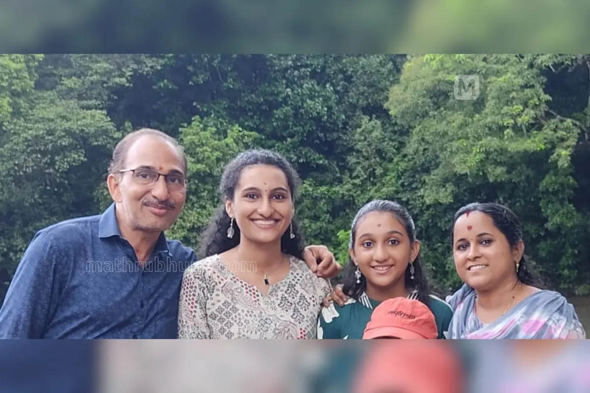 Anakha Anil (second from left) with her family | Photo: Special arrangement