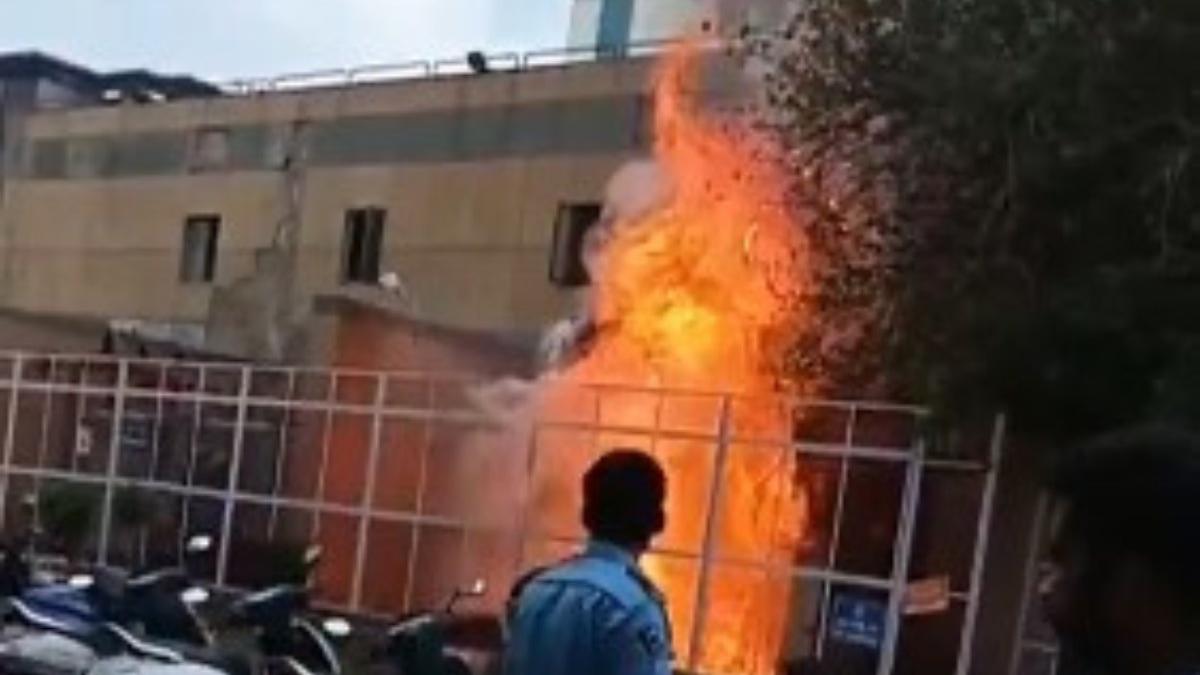 Fire breaks out at AIIMS Delhi after transformer blast, no injuries ...