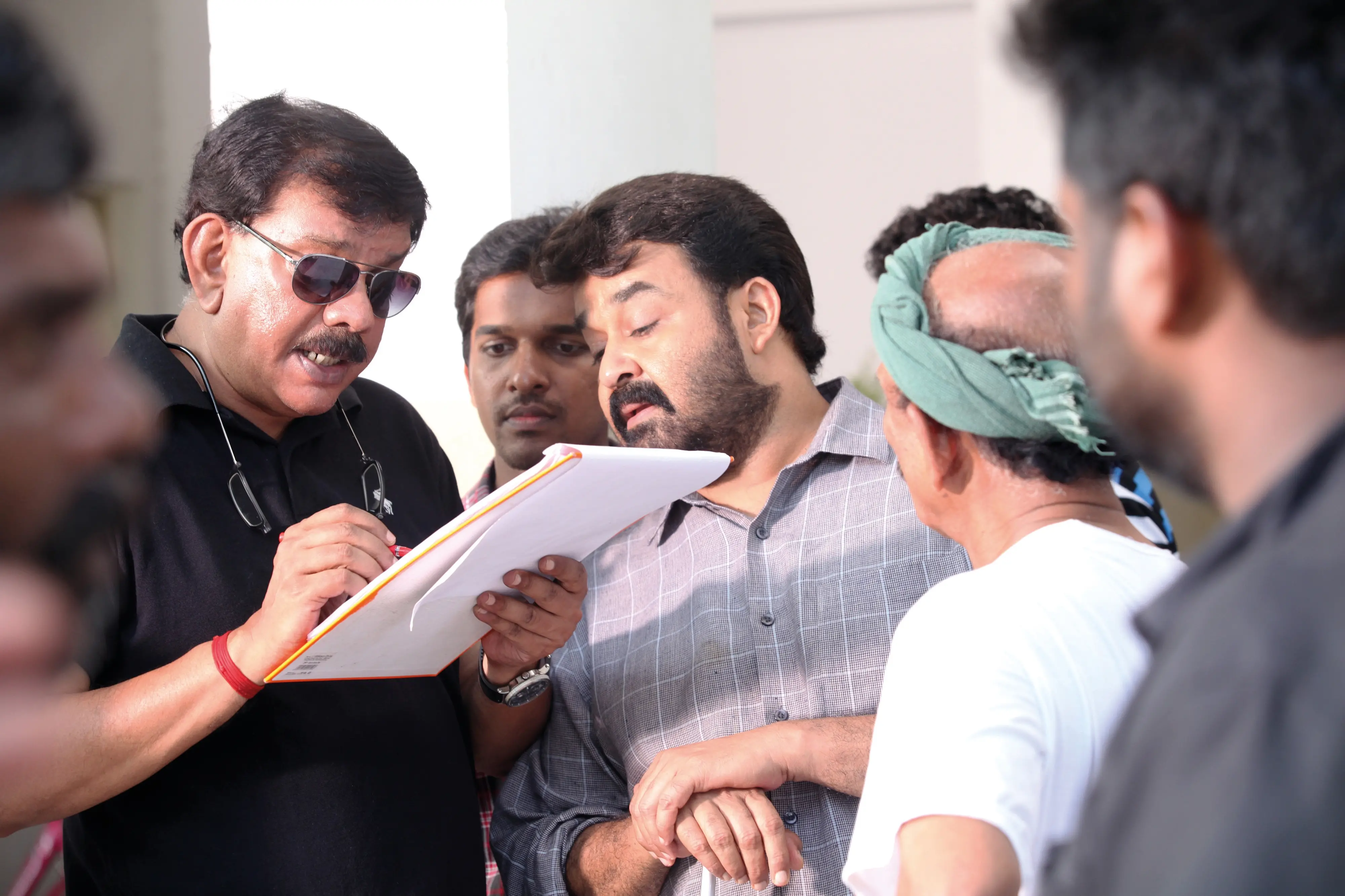 Film director Priyadarshan with actors Mohanlal and Mamukkoya at 'Oppam' shooting location (Photo: Grihalakshmi)