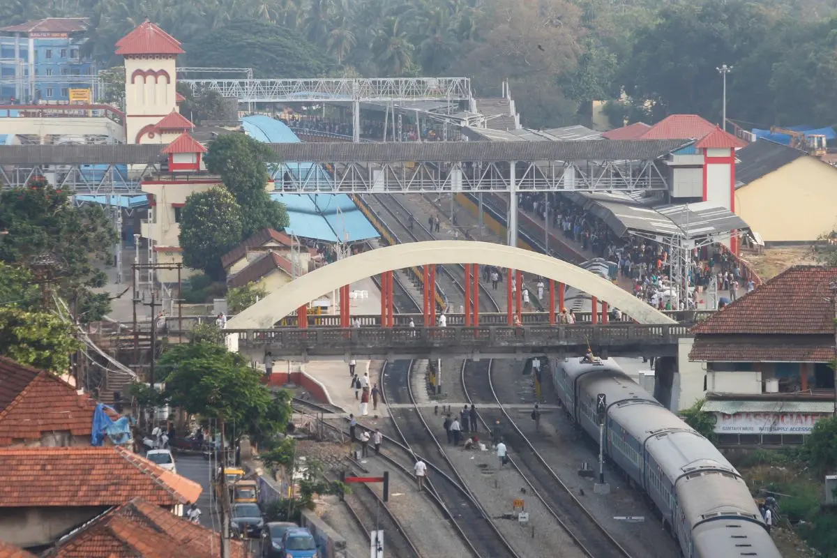 Railway overbridge near Kozhikode Station | Mathrubhumi