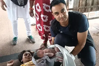 Real-life hero: With just a pocket knife and hair clips, Army doctor delivers baby on Jhansi Railway bridge
