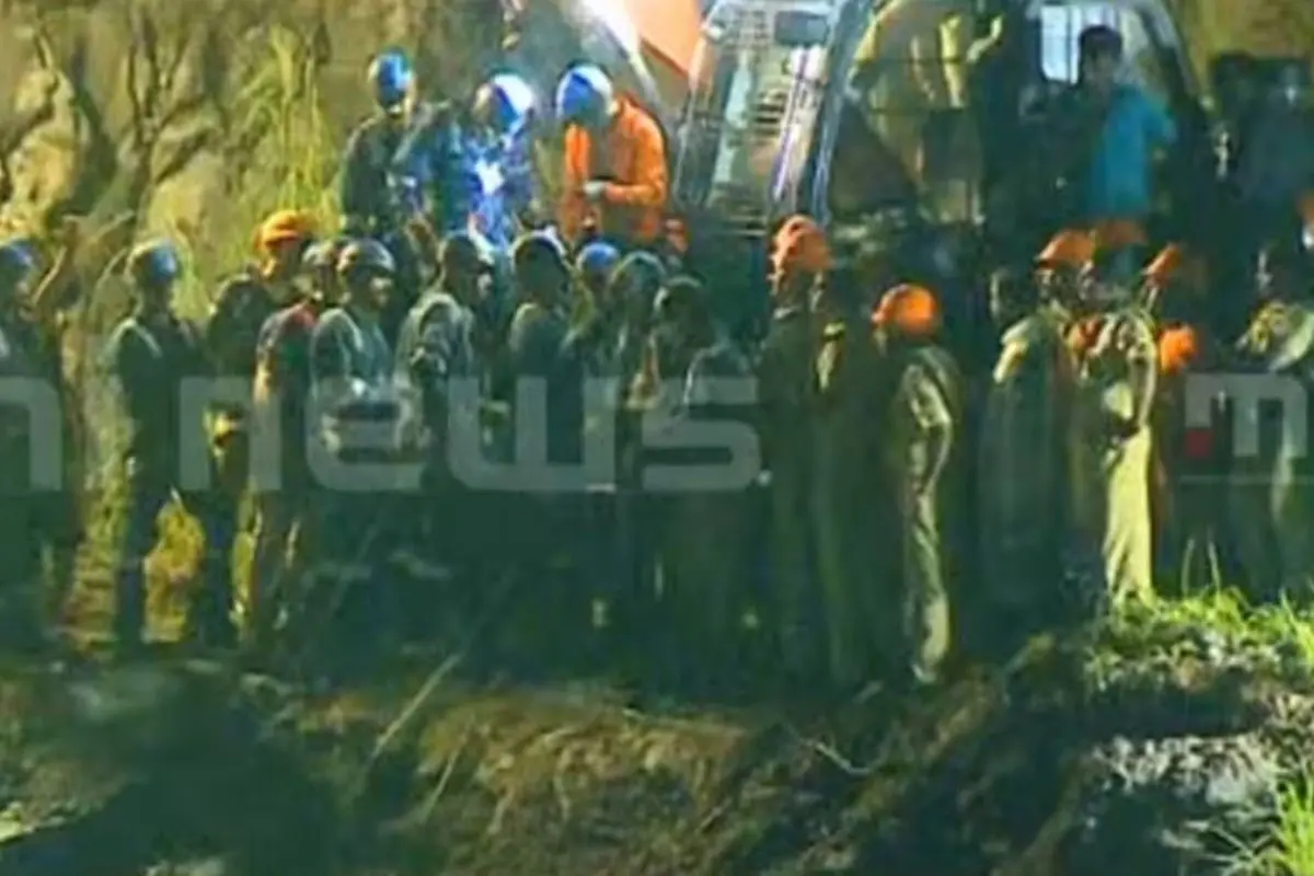 Visuals from the rescue operations at the accident site (Photo: Screengrab / Mathrubhumi news)