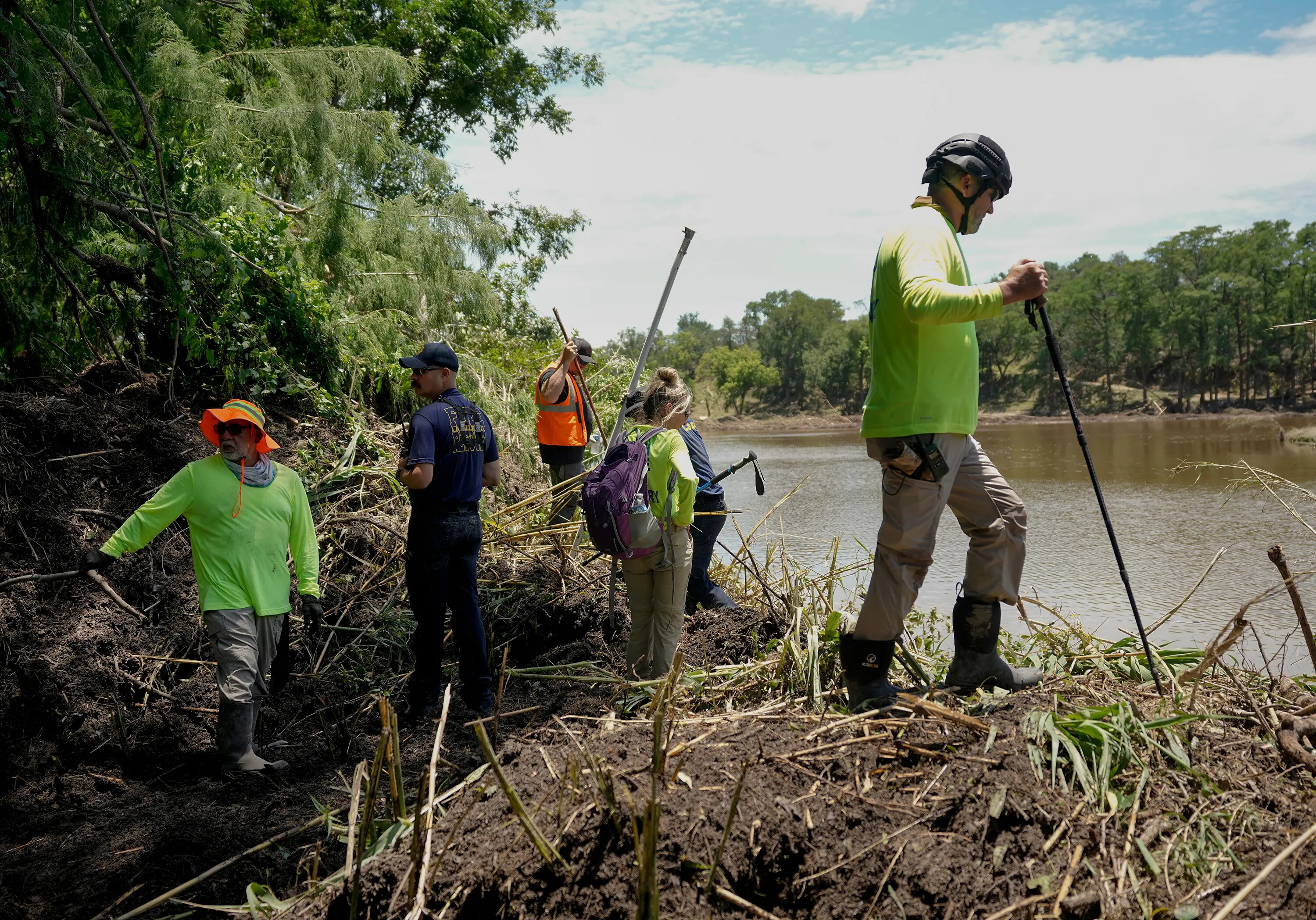 A volunteer search and rescue work on the banks of the Guadalupe River in Ingram, Texas.| Photo: AP