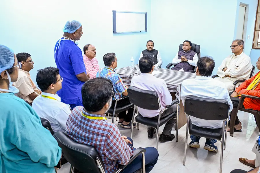 Odisha CM Mohan Charan Majhi visits AIIMS Bhubaneswar to review the treatment of the student