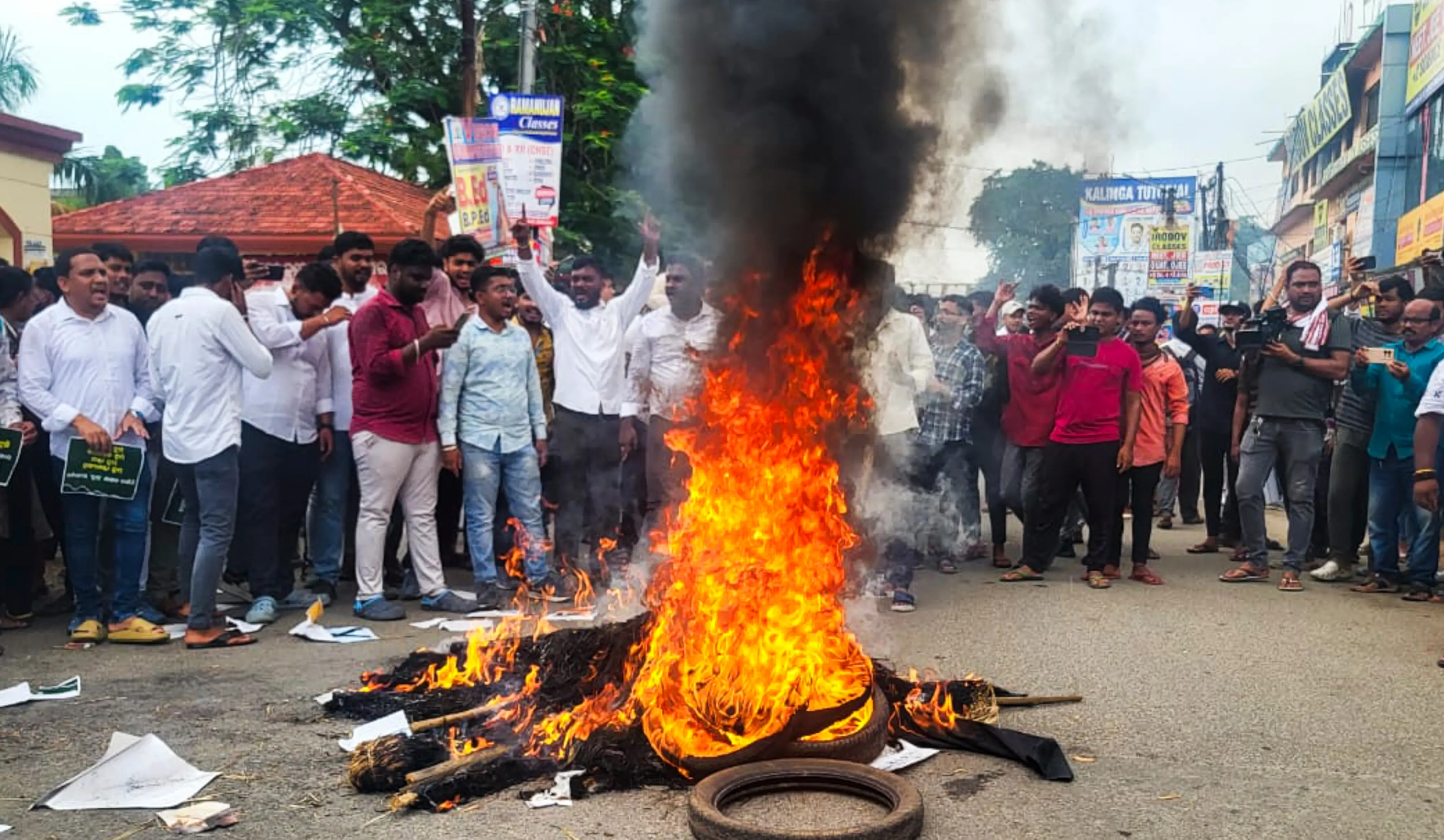 Members of Biju Chhatra Janata Dal stage a protest over self-immolation bid by Fakir Mohan College student Soumyashree Bisi, in Balasore, Odisha | PTI