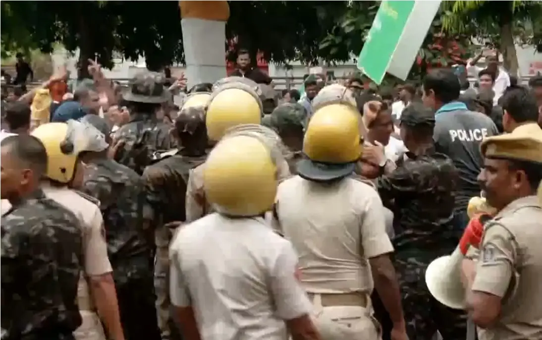 BJD protests outside Odisha Assembly