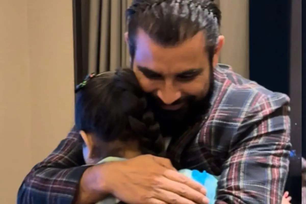 Mohammed Shami hugging his daughter Aaira | Photo: Instagram