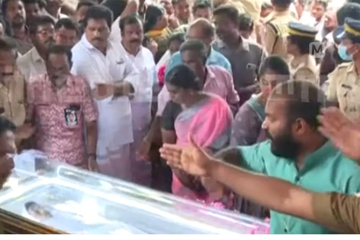 Midhun's body brought to school for public homage| Screengrab, Mathrubhumi News