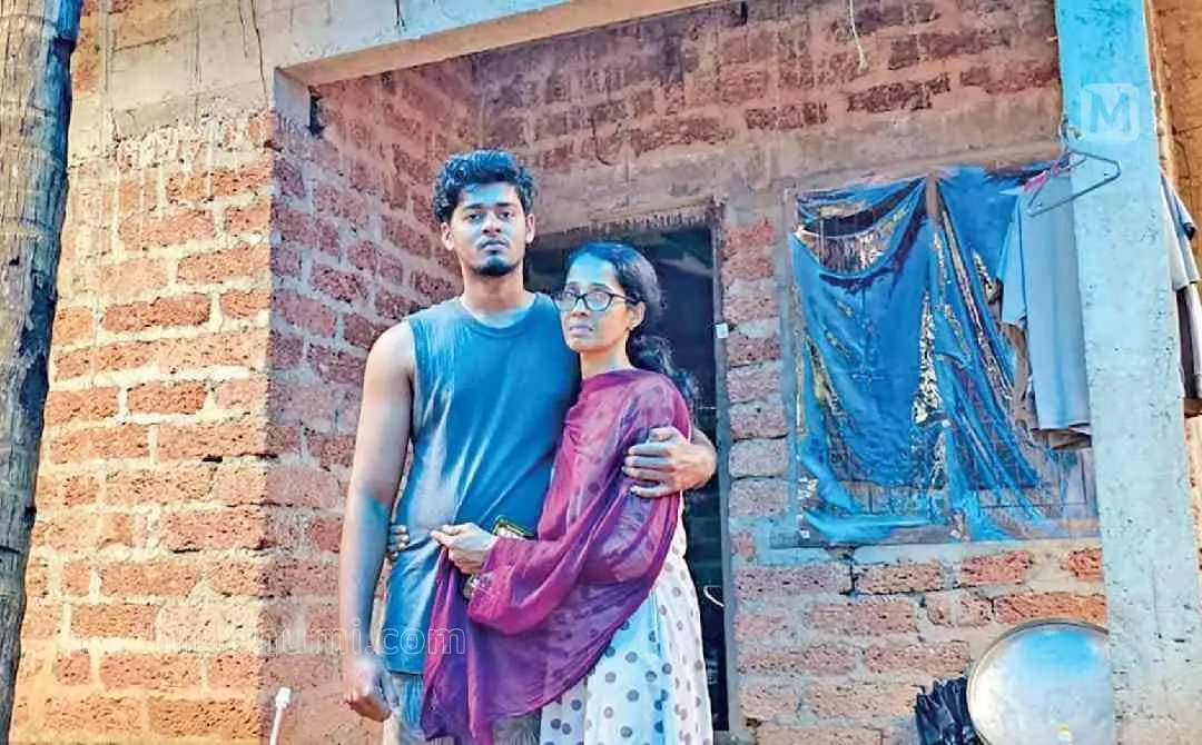 Yadukrishnan with his mother Suju | Mathrubhumi