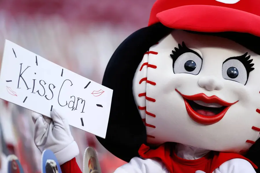 kiss cam