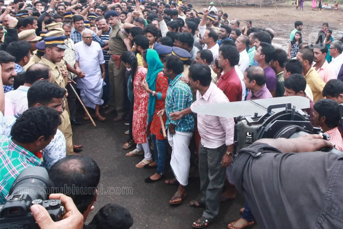 VS Achuthandan during the film shooting of 'Campus Diary'