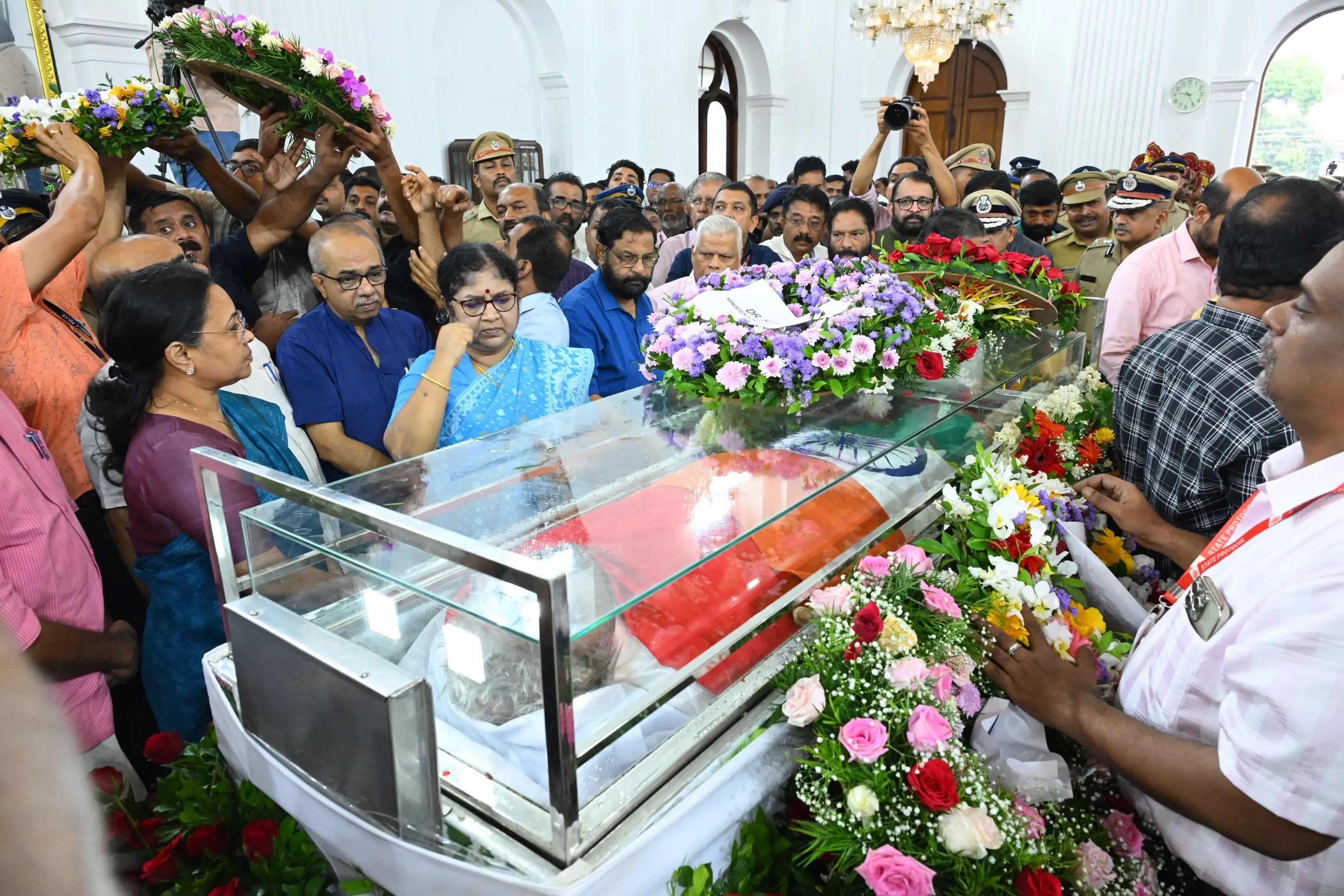 Higher Education Minister R Bindu pays homage to VS at Durbar Hall | Photo: Mathrubhumi