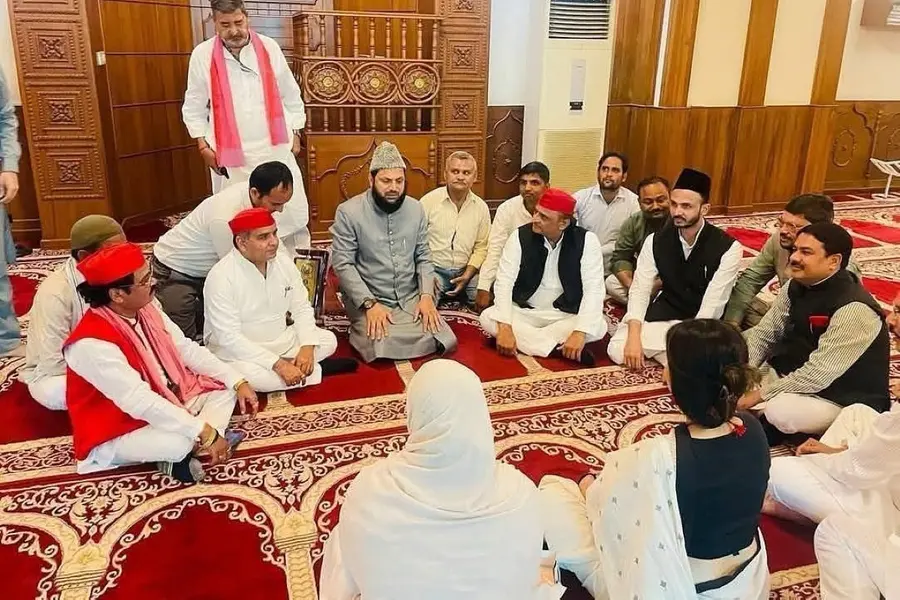 ‘Wearing blouse, no headscarf’: BJP attacks Dimple Yadav, targets Akhilesh over mosque meeting | WATCH