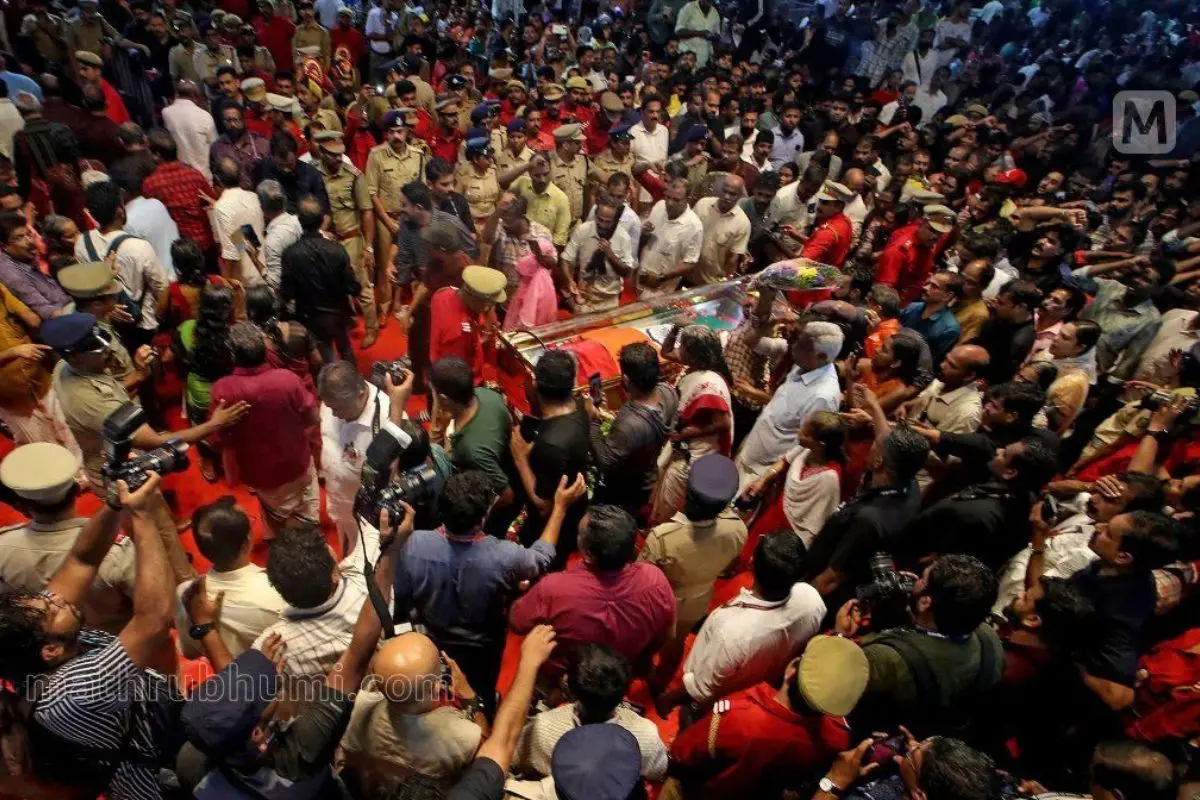 People pay their respect for Comrade VS Achuthanandan