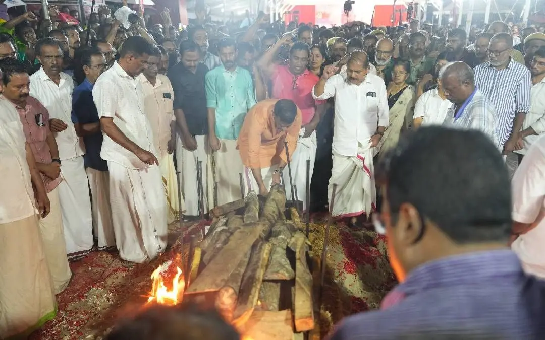 V S Achuthanandan's son Arun Kumar V A lights the pyre | Photo: Facebook / CPM Kerala