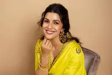 ഉയരമില്ലെന്നും മൂക്ക് നീണ്ടതാണെന്നും പറഞ്ഞ് കളിയാക്കിവരുണ്ട്; മോശം പരാമര്‍ശങ്ങളെക്കുറിച്ച് നിമ്രത് കൗര്‍.