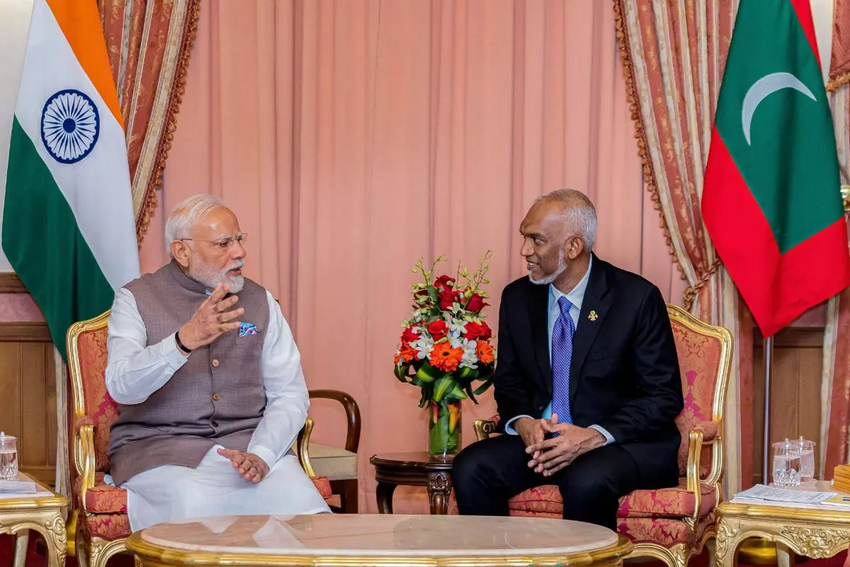 Narendra Modi (L) speaks with the President of Maldives Mohamed Muizzu during their meeting at the President's Office in Male on July 25, 2025 (Photo: AFP)